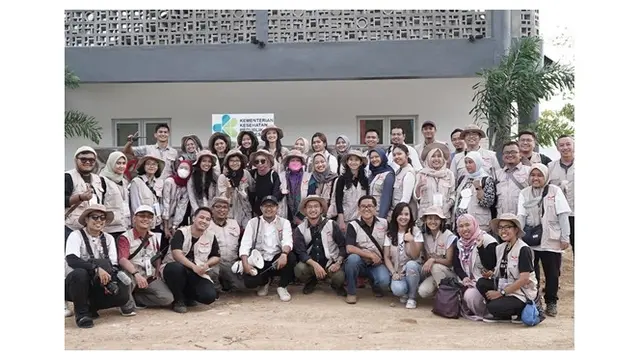 6 Potret Raline Shah Jadi Relawan di Lombok Barat, Rasakan Indahnya Kebersamaan
