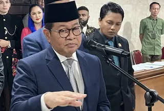 Gubernur DKI Jakarta Pramono Anung usai rapat paripurna di Gedung DPRD DKI Jakarta, Senin (13/4/2026). (Foto: Liputan6.com/Winda Nelfira).