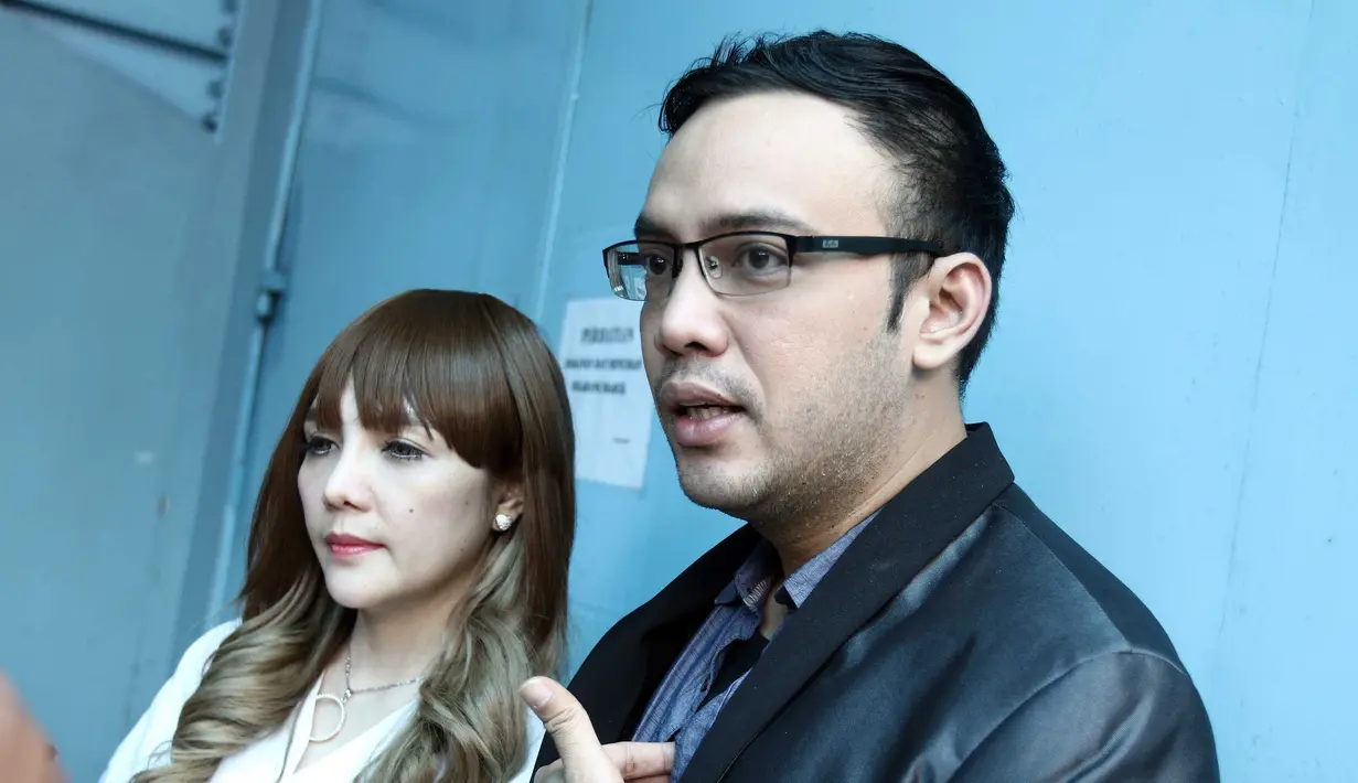 Sandy Tumiwa Belum Dapat Restu Ibu Menikah dengan Shinta Bebi - Photo