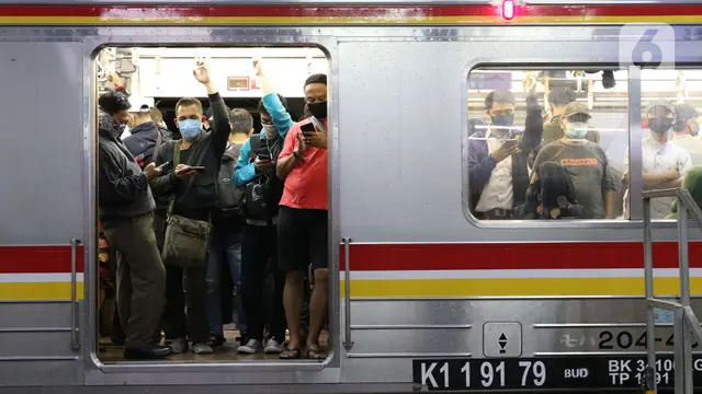 Pekan Pertama PSBB, Begini Suasana Stasiun Manggarai