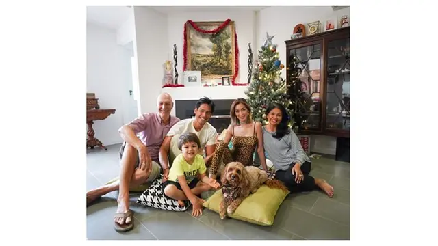 Jarang Terekspos, Ini 7 Potret Kebersamaan Richard Kyle dan Ayah Bulenya