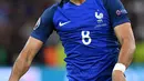 1. Dimitri Payet, menurut Squawka, pemain West Ham yang kini bersinar di Piala Eropa bersama Prancis itu menjadi incaran dari Real Madrid. Faktor Zinedine Zidane dipercaya membuat sang gelandang merapat ke Santiago Bernabeu. (AFP/Franck Fife) 