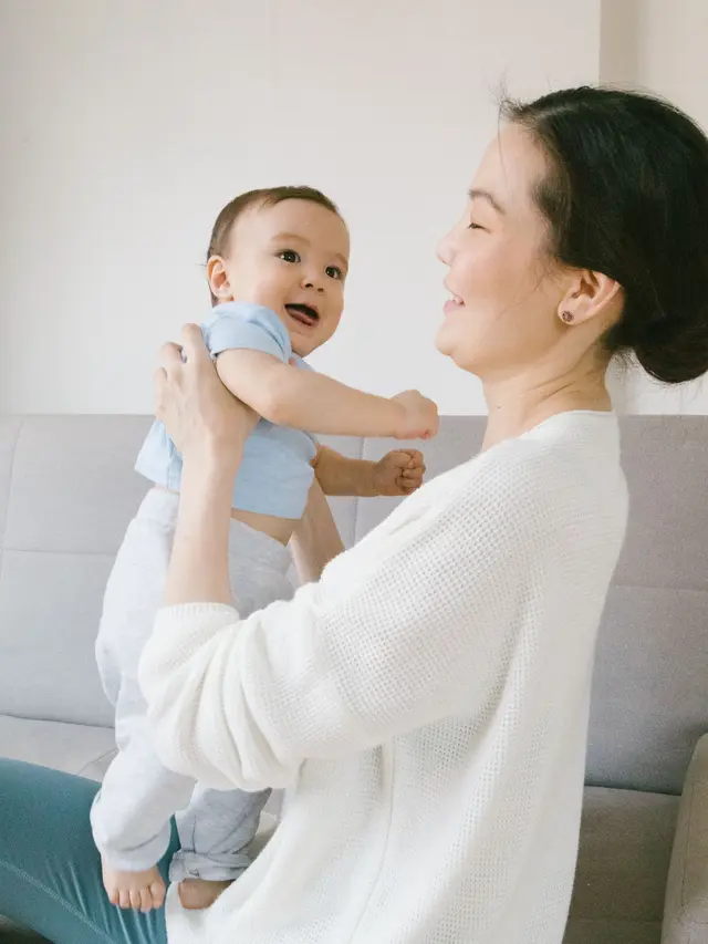 Dukung Perkembangan Bayi melalui Aktivitas yang Sesuai Tahapannya
