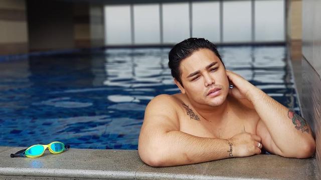 Ivan Gunawan di Kolam Renang, Lepas Penat dengan Berenang
