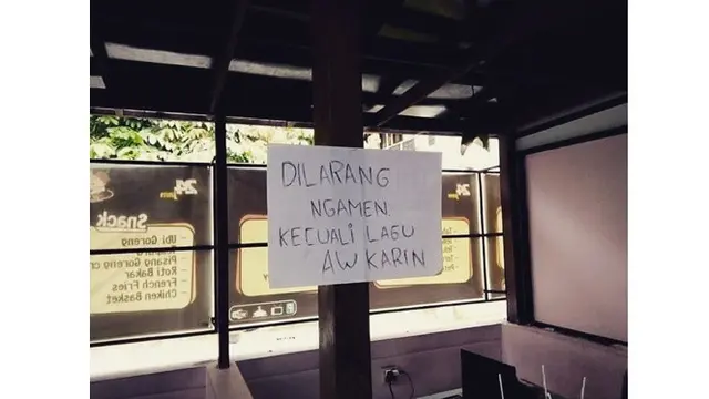 6 Tulisan Dilarang Ngamen Ini Bikin Tepuk Jidat