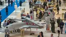 Bayraktar TB3 Armed Unmanned Aerial System yang dipamerkan di Pameran UMEX pada 23 Januari 2024. (Ryan LIM/AFP)