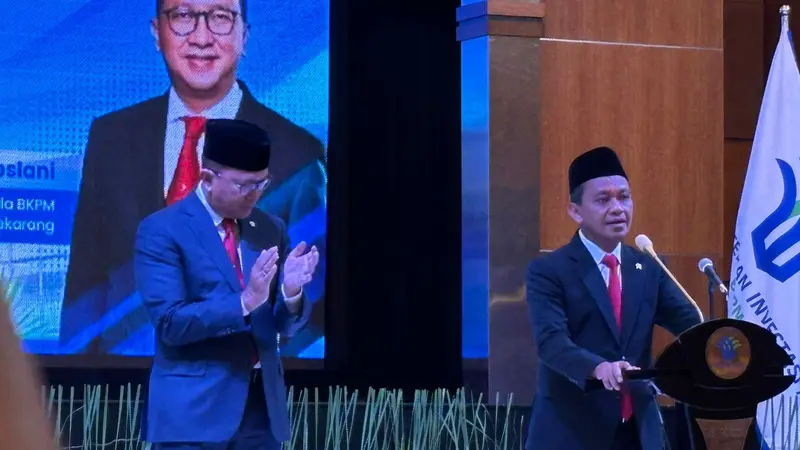 Prosesi serah terima jabatan Menteri Investasi/Kelapa BKPM dari Bahlil Lahadalia kepada Rosan Perkasa Roeslani di Gedung Nusantara, Kementerian Investasi/BKPM, Jakarta, Senin (19/8/2024). (Tira/Liputan6.com)