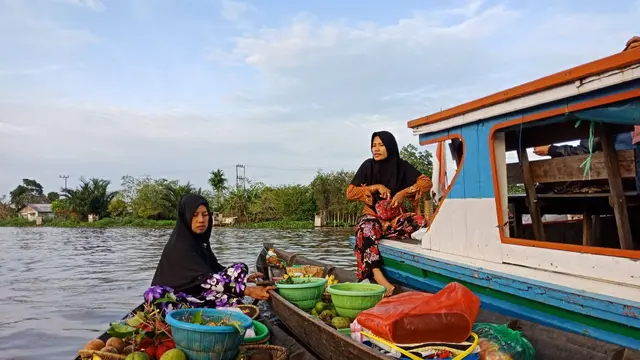 Pasar Terapung Lok Baintan