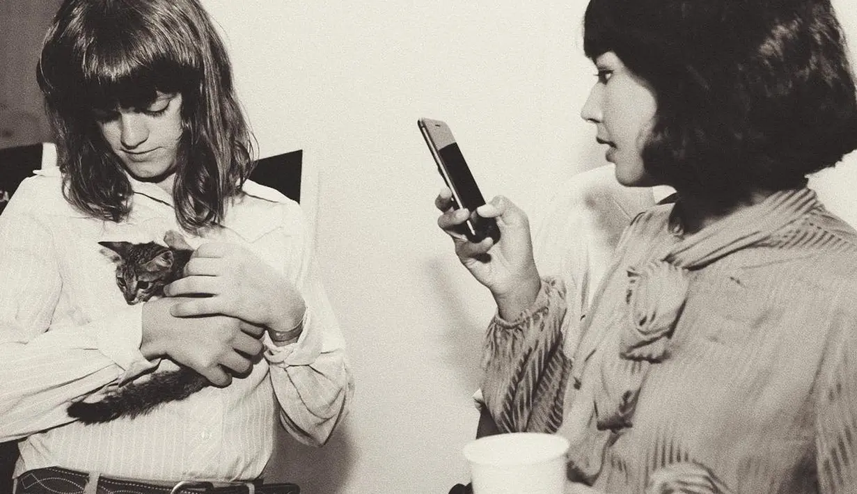 Vira sempat berkolaborasi dengan FUR. Mereka benar-benar bisa ngeblend dan suguhkan karya menarik.[Instagram.com/viratalisa]