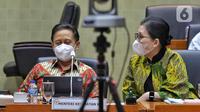 Menteri Kesehatan Budi Gunadi Sadikin (kiri) mengikuti rapat kerja dengan Komisi IX DPR di Kompleks Parlemen Senayan, Jakarta, Rabu (30/11/2022). Dalam raker tersebut membahas mengenai peningkatan capaian bulan Imunisasi Anak Sekolah (BIAS) dan Bulan Imunisasi Nasional (BIAN), program penguatan pelayanan kesehatan rujukan, serta penguatan pelayanan kesehatan primer melalui pemindaian dan revitalisasi fungsi puskesmas. (Liputan6.com/Angga Yuniar)