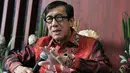 Menkumham Yasonna Laoly menjawab pertanyaan wartawan terkait surat pengaktifan kembali kepengurusan Golkar Munas Riau, Jakarta, Kamis (28/1/2016). SK Kepengurusan Partai Golkar Munas Riau diaktifkan untuk 6 bulan ke depan. (Liputan6.com/Johan Tallo)