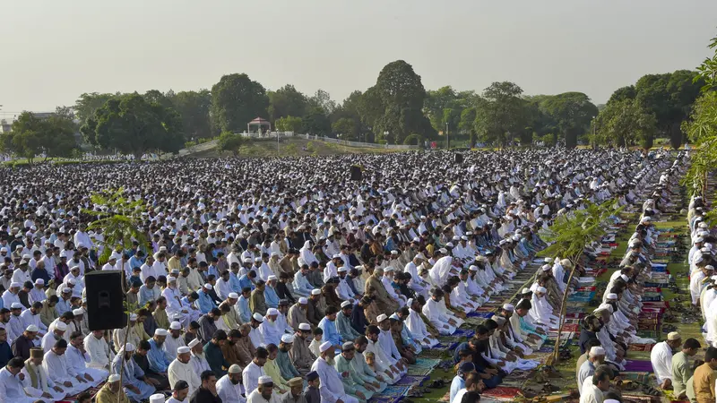 Suasana Hari Raya Idul Fitri 1443 H di Berbagai Negara