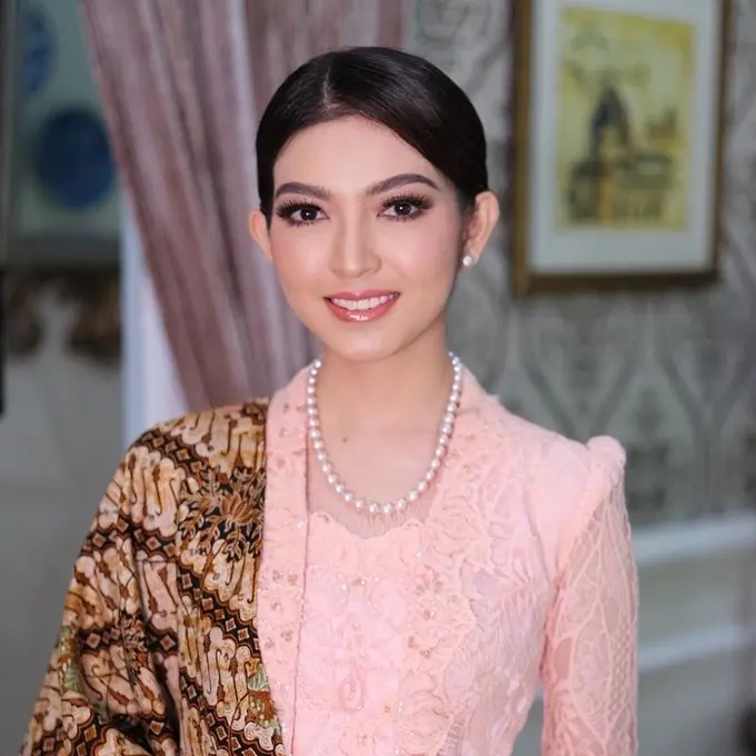 Potret Menawan Selvi Ananda Dipulas Makeup Soft Glam di Hari Pertama Sebagai Ibu Wakil Presiden