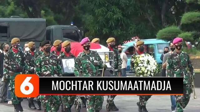 Mantan Menteri Luar Negeri Indonesia yang menjabat pada era 1978-1988, Mochtar Kusumaatmadja meninggal dunia pada umur 92 tahun.