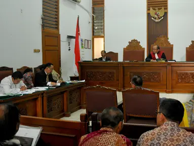 Sidang lanjutan gugatan praperadilan kepada Komisi Pemberantasan Korupsi (KPK) oleh mantan Direktur Pertamina Suroso Atmo Martoyo kembali digelar di Pengadilan Negeri (PN) Jakarta Selatan, Rabu (8/4/2015).(Liputan6.com/Yoppy Renato)