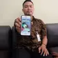 Guru BK SMAN 1 Karanganyar, Satriyo Setyawan, menunjukkan rekaman aksi teror video call terhadap siswanya, Selasa (29/10/2019). (Solopos/Wahyu Prakoso)