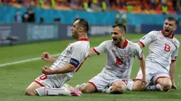Tertinggal satu gol tidak membuat Makedonia Utara lantas mengibarkan bendera putih. Mereka berhasil menyamakan kedudukan di menit ke-28 lewat gol yang dicetak pemain veteran, Goran Pandev. (AP Photo/Vadim Ghirda, Pool)
