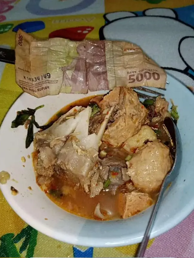 Viral Beli Bakso Berhadian Uang Tunai di Dalamnya Ini Jadi Perdebatan