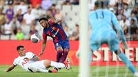 Empat gol Barcelona dikemas melalui aksi Robert Lewandowski (3’), Ferran Torres (81’), Ansu Fati (90’), dan Abde Ezzalzouli (90+3’). (Pau BARRENA/AFP)