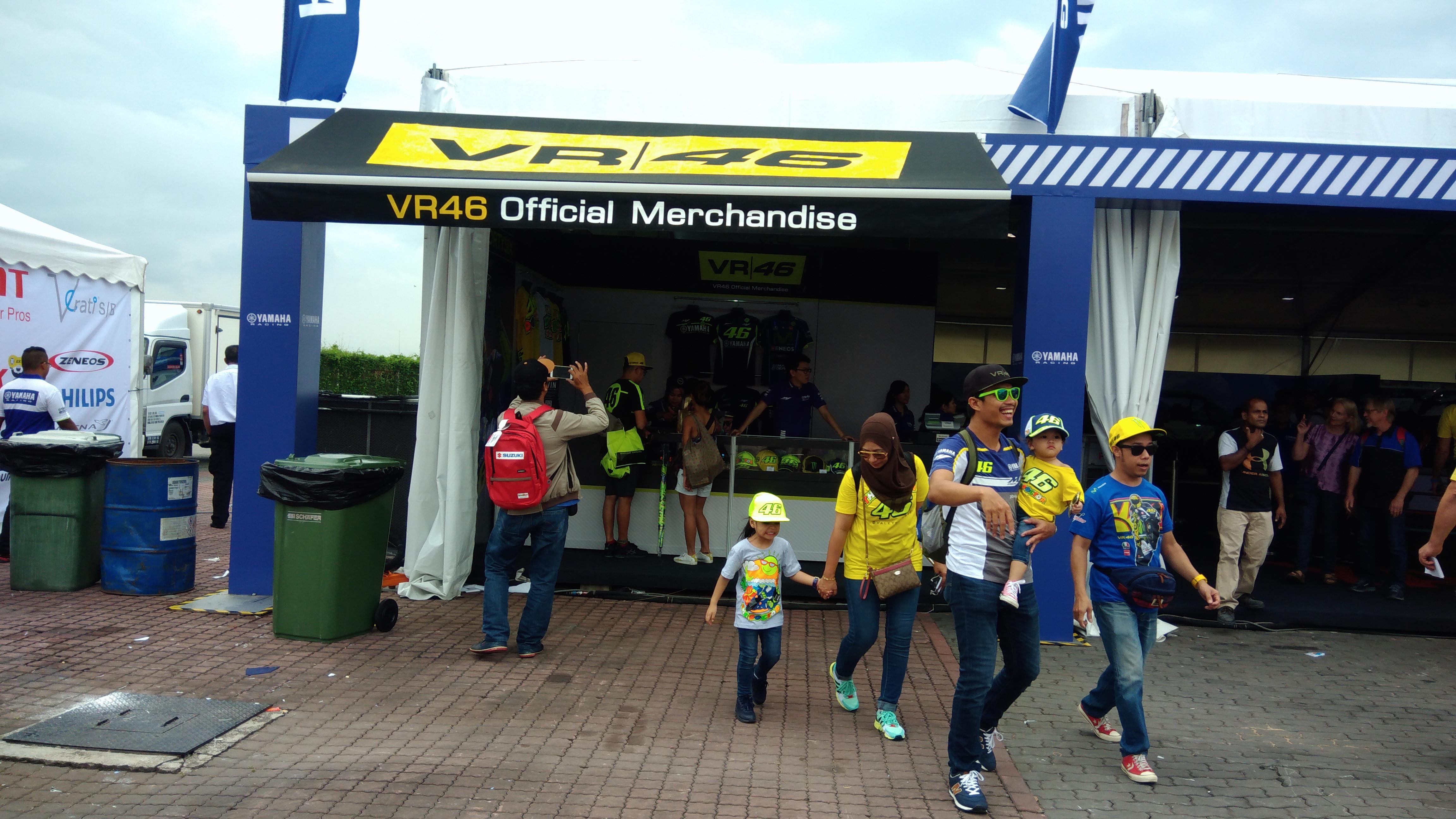 Merchandise Rossi Kuasai MotoGP Malaysia (Liputan6.com/Defri Saefullah)