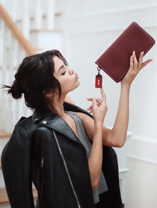 Sumber juga mengatakan, tanggapan Bella setelah mendengar kisah cinta mantan pacarnya ini bisa menjadi bukti bahwa dirinya masih memiliki rasa cinta pada The Weeknd. (Instagram/Selena Gomez)