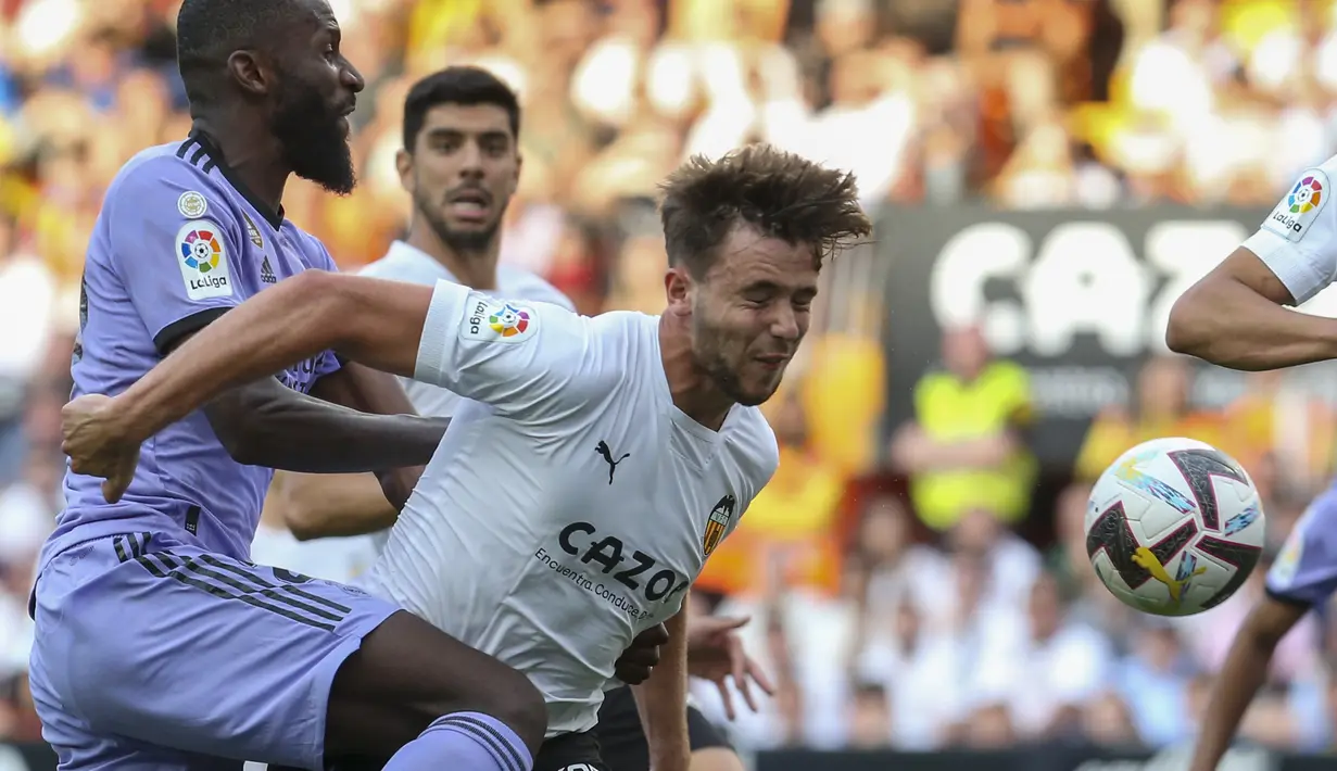 Dengan kemenangan ini, Valencia berhasil naik ke peringkat 13 klasemen sementara Liga Spanyol 2022/2023 dengan raihan 40 angka dari 35 laga. (AP Photo/Alberto Saiz)