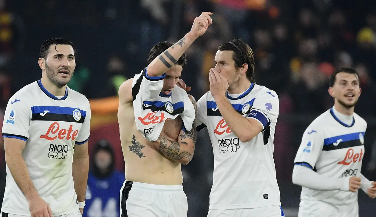 Atalanta berhasil mencuri poin penuh dan menduduki peringkat kedua klasemen sementara dengan  31 poin. berjarak satu poin dari puncak klasemen Napoli. (AFP/Filippo Monteforte)