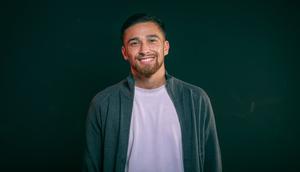 Jordy Wehrmann melakukan sesi foto di Studio KLY Youniverse, Jakarta, Sabtu (24/1/2026). (Bola.com/Bagaskara Lazuardi)