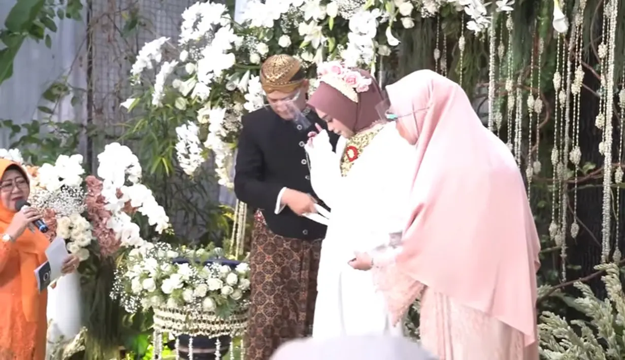 Siraman Ria Ricis (Youtube/ Ricis Official)