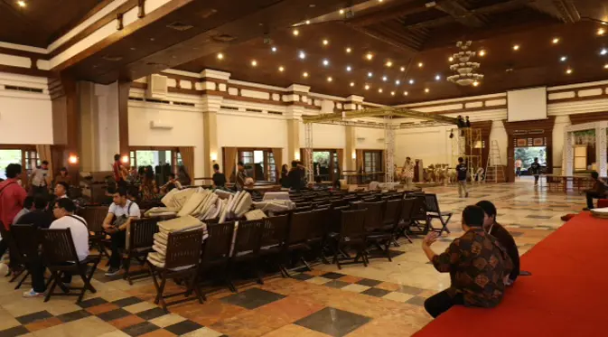 Suasana kesibukan di dalam gedung Graha Saba Buana. (Galih W Satria/Bintang.com)