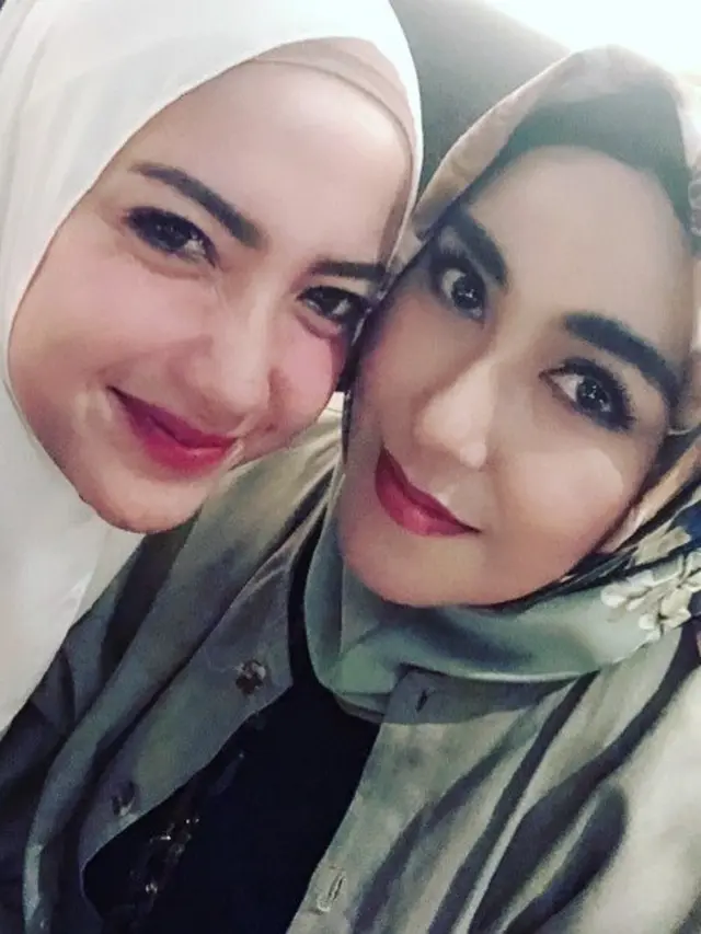 [Bintang] Bikin Adem, Ini 7 Foto Penampilan Tia Ivanka Saat Berhijab