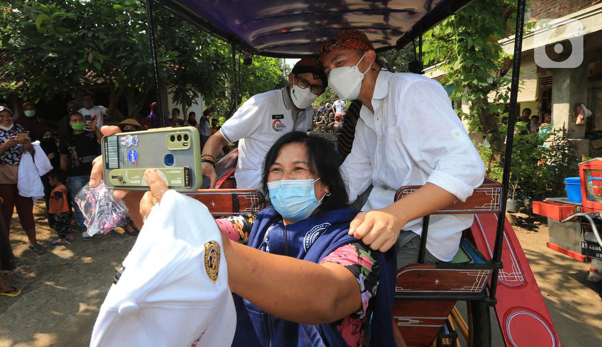 Kegiatan Menparekraf Sandiaga Uno bersama youtuber Mitty Zasia dan public figur Omesh ke Magelang, mensosialisasikan dan mengkampanyekan program “Anugerah Desa Wisata Indonesia 2021” dan memberikan acuan contoh dan motivasi untuk 57 ribu desa di seluruh Indonesia. (Liputan6.com/HO/Kemenparekraf)