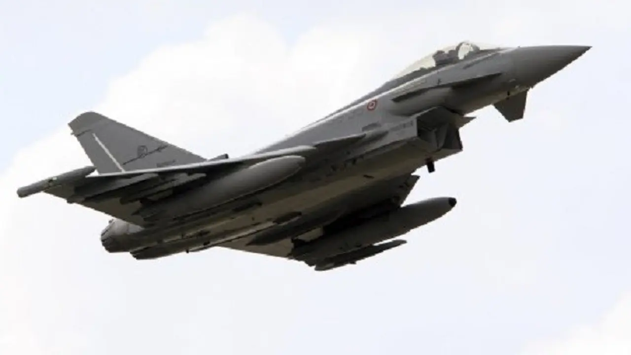 Jet tempur jenis Eurofighter Typhoon