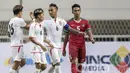 Para pemain  Myanmar  merayakan gol saat melawan Timnas U-22 Indonesia pada laga uji coba di Stadion Pakansari, Selasa (21/3/2017). Indonesia kalah 1-3 dari Myanmar. (Bola.com/Vitalis Yogi Trisna)