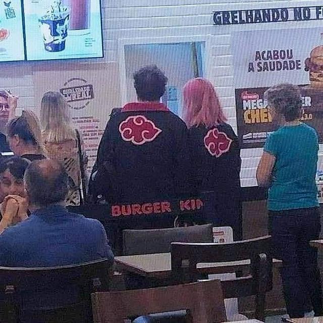 5 Potret Orang Pacaran Sambil Cosplay Ini Bikin Curi Perhatian