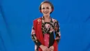 Identik dengan sanggul tekuk, kali ini Krisdayanti pilih pakai kebaya floral pink dan hitam. Dipadukan dengan angkin pink, selendang merah serta kain batik bercorak emas. [@krisdayantilemos]