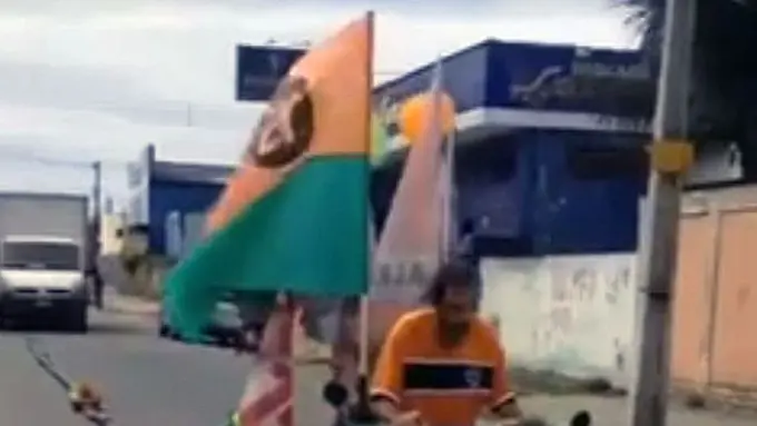 [Bintang] Ngeselin Banget! Ini Konvoi Terpanjang dan Paling Nggak Penting!