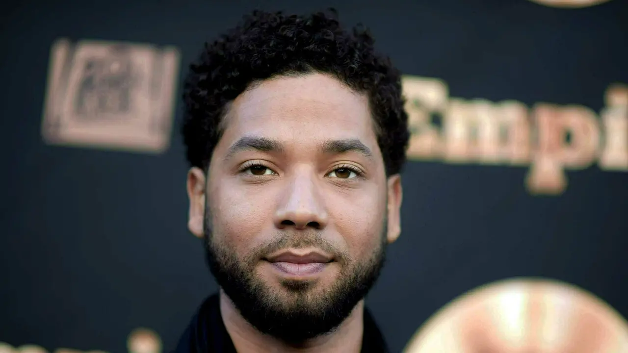 Aktor asal Amerika Serikat, Jussie Smollett mengaku jadi korban penyerangan.