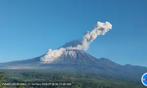 Gunung Semeru kembali erupsi pada Sabtu pagi (18/7/2026), pukul 06.21 WIB. (Liputan6.com/ Dok PVMBG)