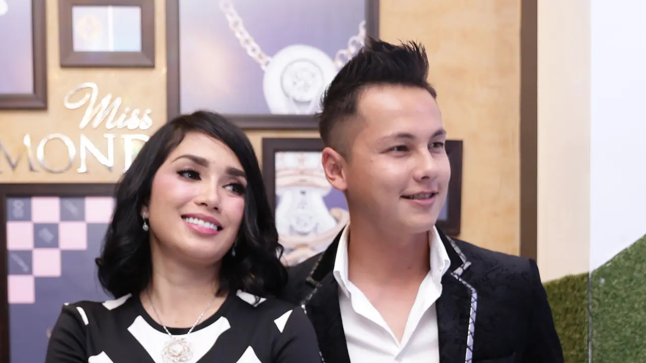 Ussy Sulstyawati dan Andhika Pratama