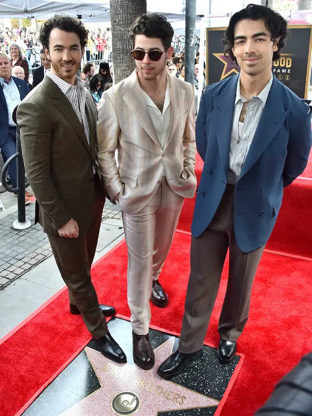 Jonas Brothers Raih Bintang ke-2745 di Hollywood Walk of Fame