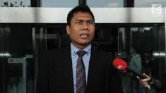 Ketua DPRD Kota Malang Abdul Hakim memberi keterangan usai diperiksa KPK, Jakarta, Jumat (6/4). Abdul Hakim diperiksa sebagai tersangka terkait kasus dugaan suap pembahasan APBD-P Pemerintah Kota Malang Tahun Anggaran (TA) 2015. (Merdeka.com/Dwi Narwoko)
