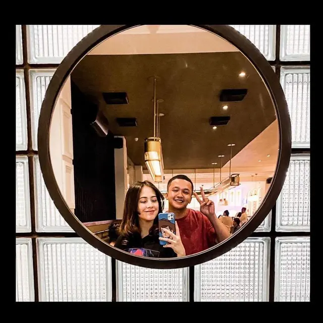 Adhisty Zara dan kekasih, mesra banget!