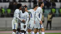 Para pemain Chelsea merayakan gol ke gawang Qarabag pada laga Liga Champions di Baku, Rabu (22/11/2017). (AFP/Kirill Kudryavtsev)