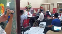 Ketiga pelaku ketika diperiksa di Mapolres Tuban. (Liputan6.com/Ahmad Adirin)