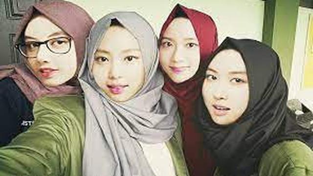 6 Editan Foto Blackpink Tampil Solehah Ini Kocak, Netizen: Bak Ibu-Ibu Pengajian