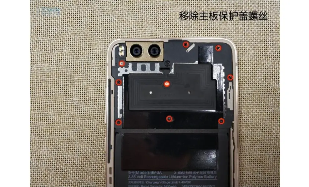 Komponen dalam Mi Note 2 tampak pengaturan kamera ganda (Sumber: Gizmochina)