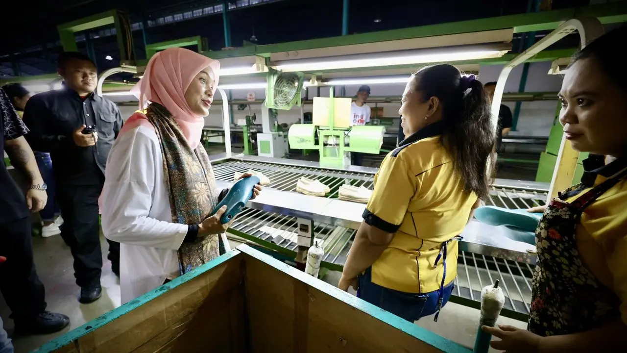 Istri calon presiden nomor urut 3 Ganjar Pranowo, Siti Atikoh Suprianti