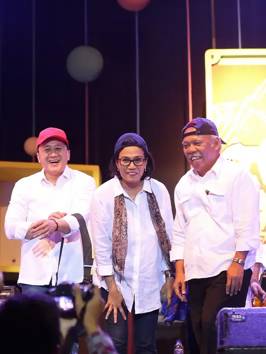 Elek Yo Band juga mendapat iringan dari grup musik profesional Endah N Resha. "Terima kasih. Kami sudah kehabisan napas," tutup Hanif Dakari yang disusul dengan gelak tawa penonton. (Bambang E Ros/Bintang.com)