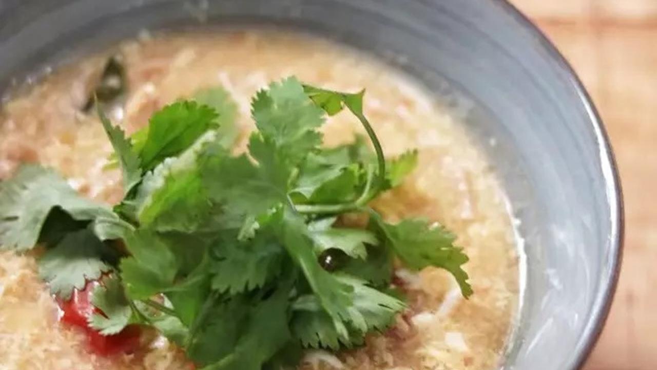 Resep sup tomat telur sosis. (dok. Cookpad @heshidayat)